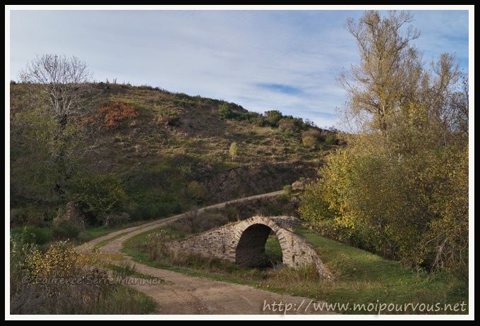 Petit-pont-romain-Cantal.jpg