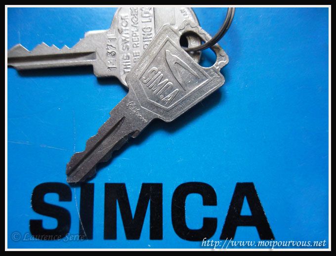 SIMCA-1301-clef-de-contact.jpg