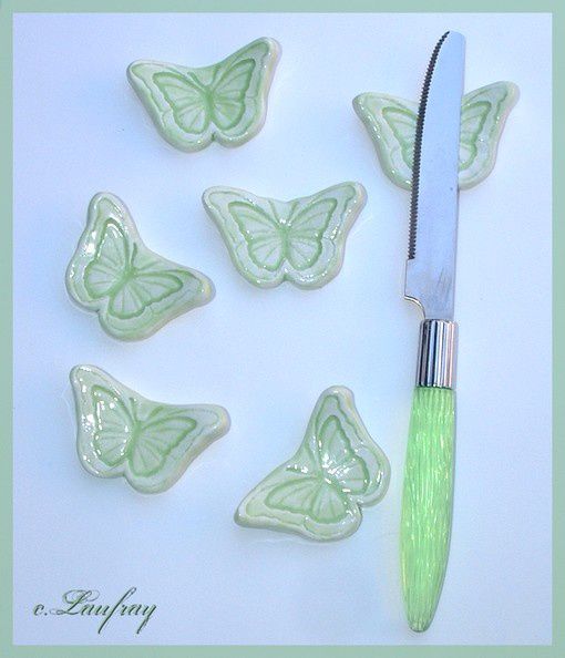 porte-couteaux-vert-anis-forme-papillons.jpg