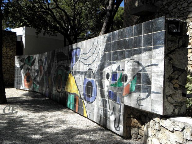 Joan Miró mur en céramique