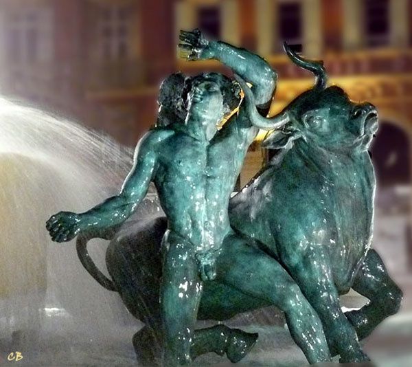 Nice statue fontaine place Massena