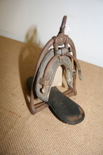Lennans-pattern-side-saddle-stirrup-back.jpg