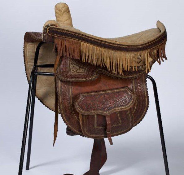 2011-0A-white-leather-side-saddle-that-was-made-in-South-Am.jpg