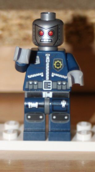LEGO 30282 The Lego Movie Super Secret Police Enforcer 04