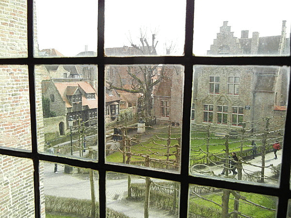 23-vue-fenetre-Musee-Gruuthouse-Bruuges.gif