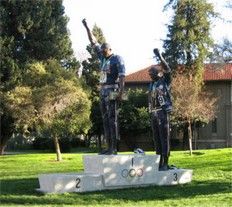 350px-Tommiesmithjohncarlosstatue-copie-1.jpg