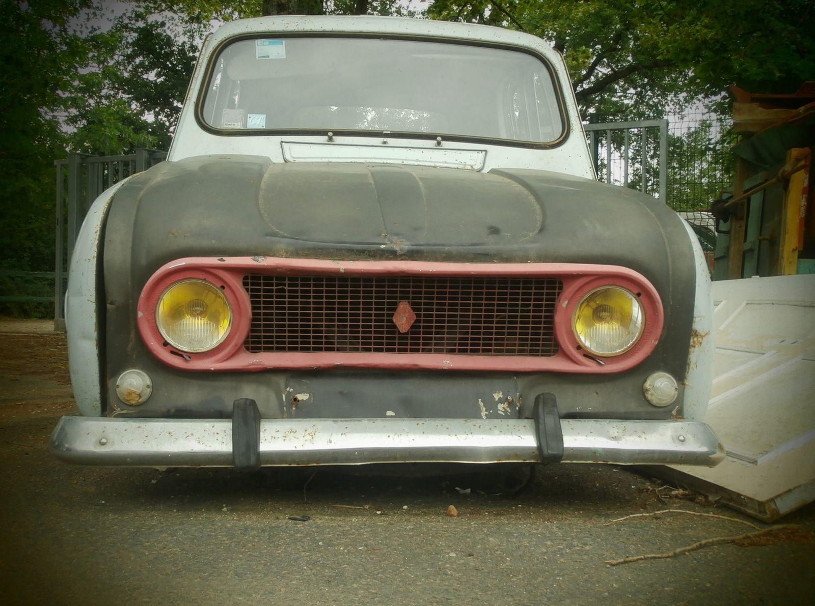 RenaulT-4-emmaus-Poitiers-stenope.JPG