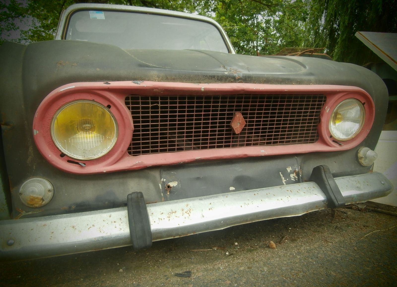 calandre-renault-4-stenope.JPG