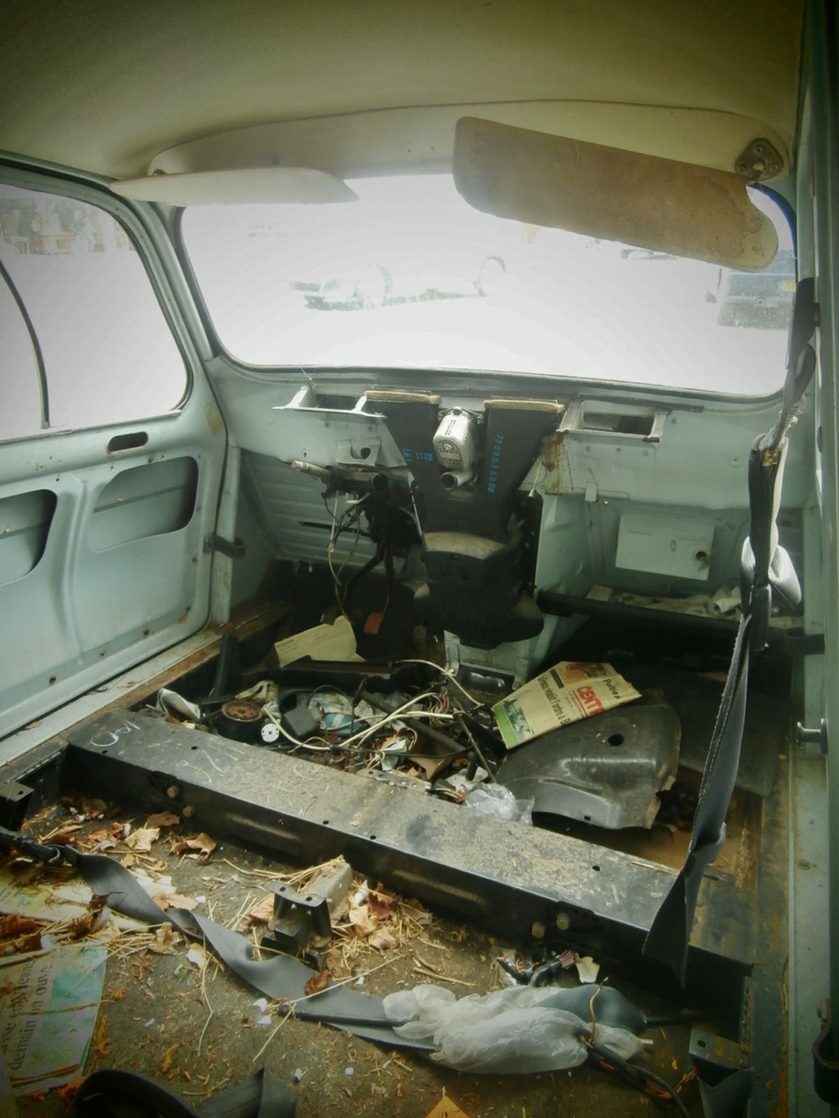 interieur-renault-4-emmaus-poitiers.JPG