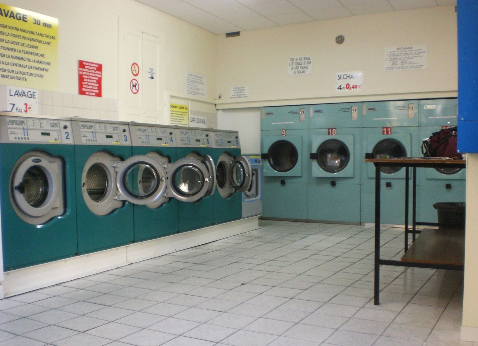 Laverie-Place-Libe.JPG