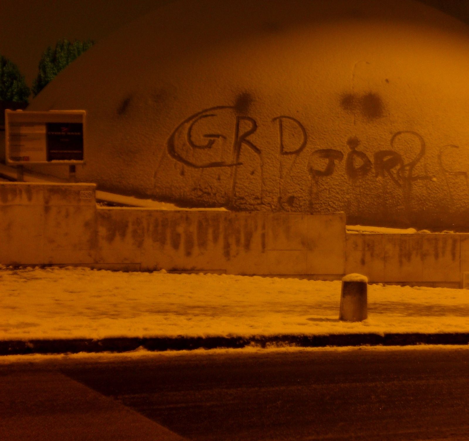GRD-neige-dome-Mendes-France.JPG