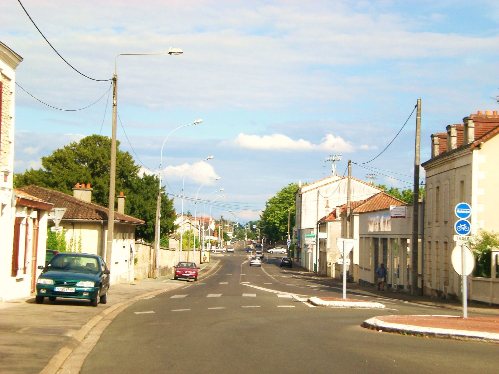 Vers-RN-151-Avenue-Recteur-Pineau.JPG