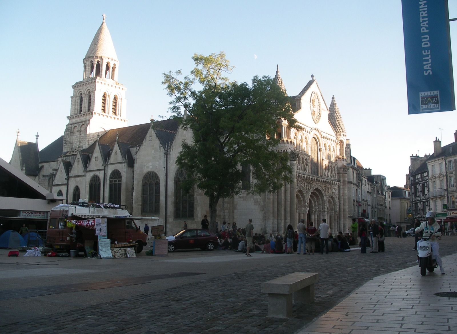 Notre-dame-soir-et-indignes.JPG