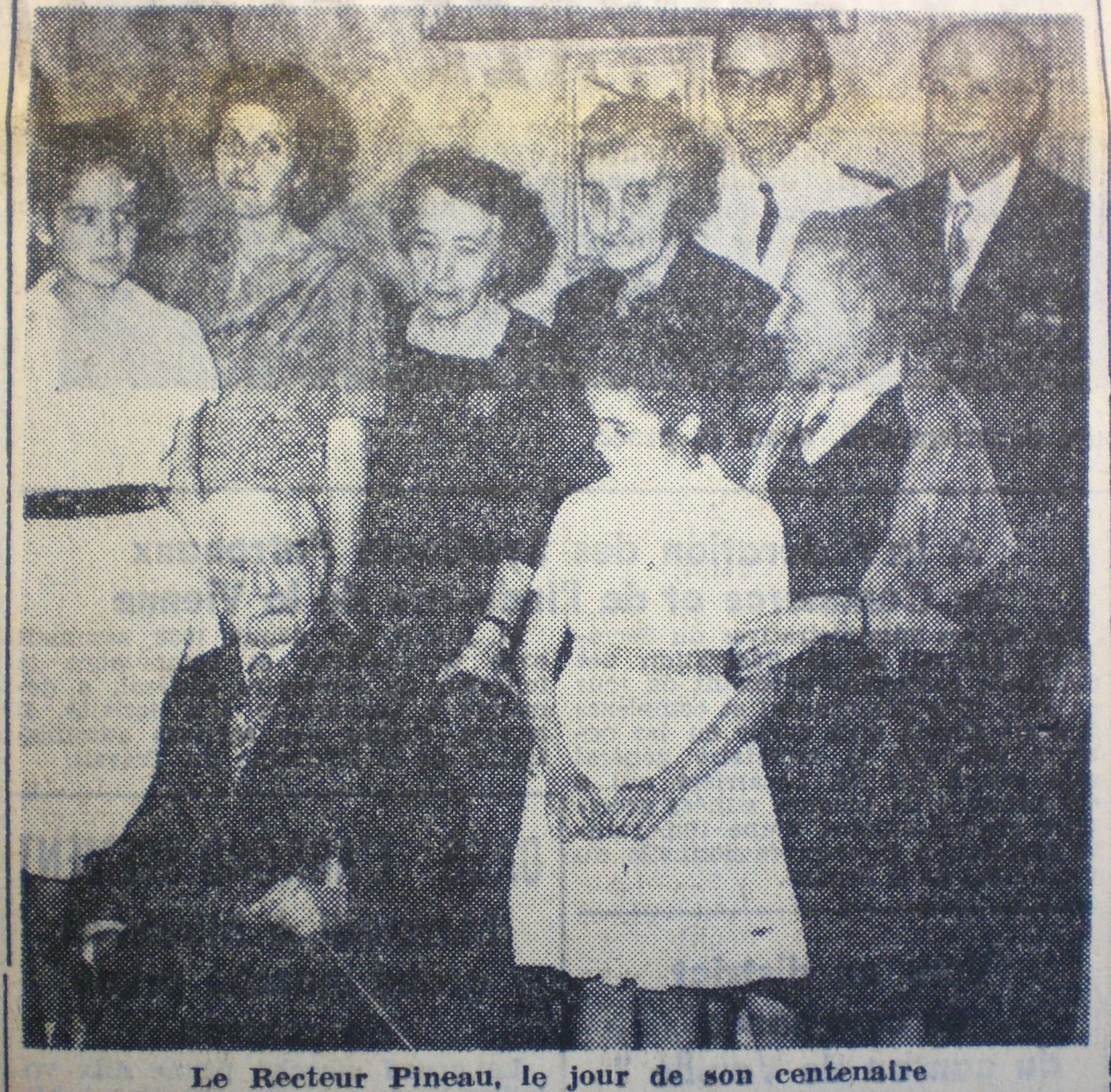 Leon-Pineau-pour-ses-100-ans-en-1961.JPG