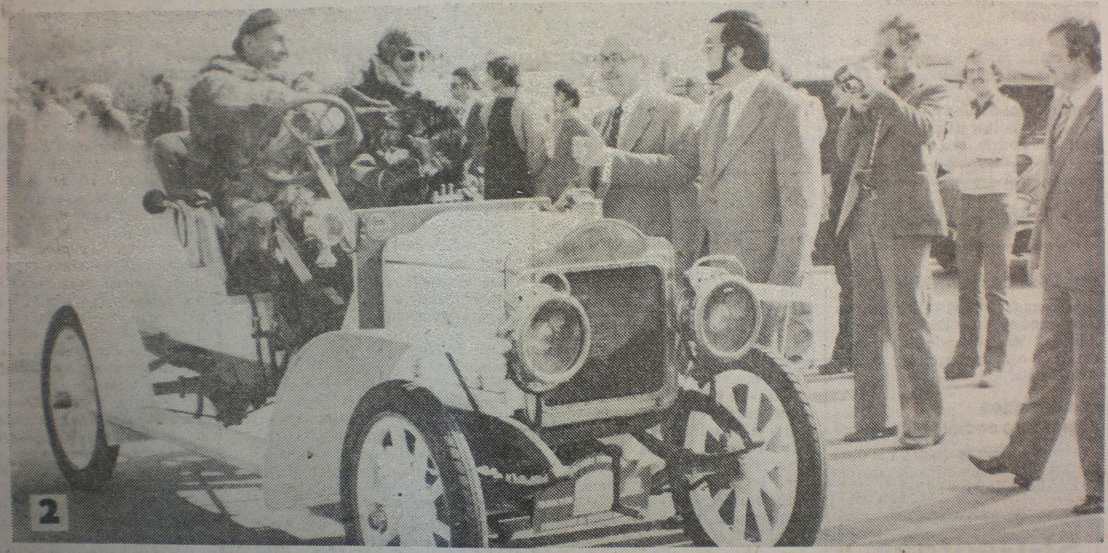 Santrot-et-vieille-auto.JPG