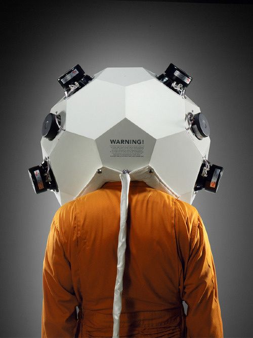 tumblr_msxspxxGuU1rdbzvxo2_500Audionauts-helmet-design-by-M.jpg