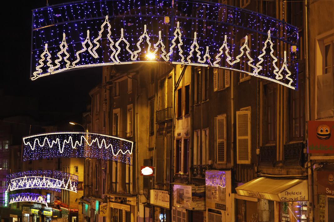 Les lumières de la ville à l'approche de Noël
