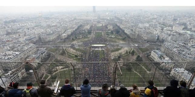 13-01-13--16h30--Champ-de-mars-vue-de-la-tour-Eiff-copie-1.JPG