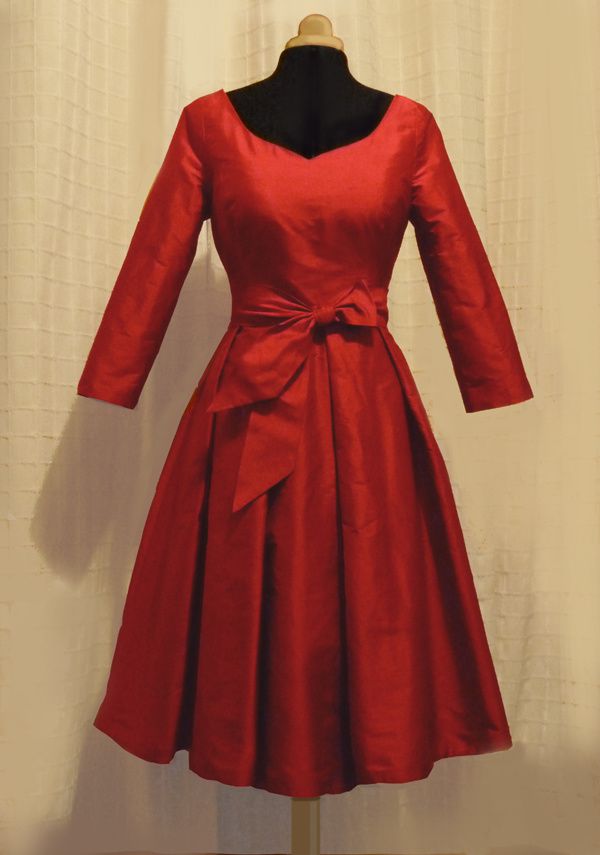 robe de mariage civil en soie rouge - Anne Dubois-Igwana, Création et  confection de robes de mariée sur mesure, robes de soirée et cocktail,  cortèges, capes et accessoires personnalisés.