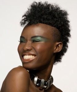 true_colors_paris_maquillage_femme_noire.jpg