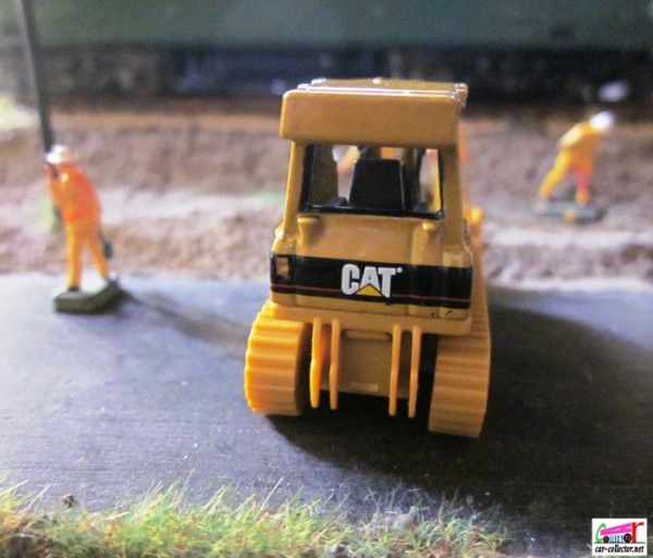 cat-dg5-xl-track-type-tractor-construction-minis-norscot (2