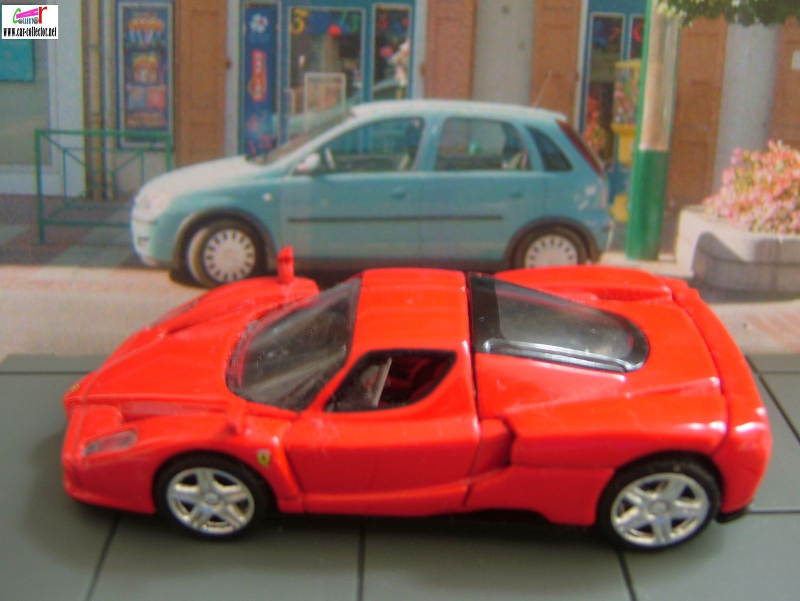 Made in China, échelle autour du 1/55. Ce modèle était offert en 2008 pour l'achat d'une hot wheels au 1/18ème. Cette miniature est présentée dans une boite en forme de roue et est en édition limitée.