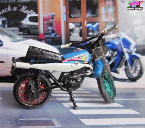 miniature-moto-de-cross-en-plastique-inconnue-motocross (3)