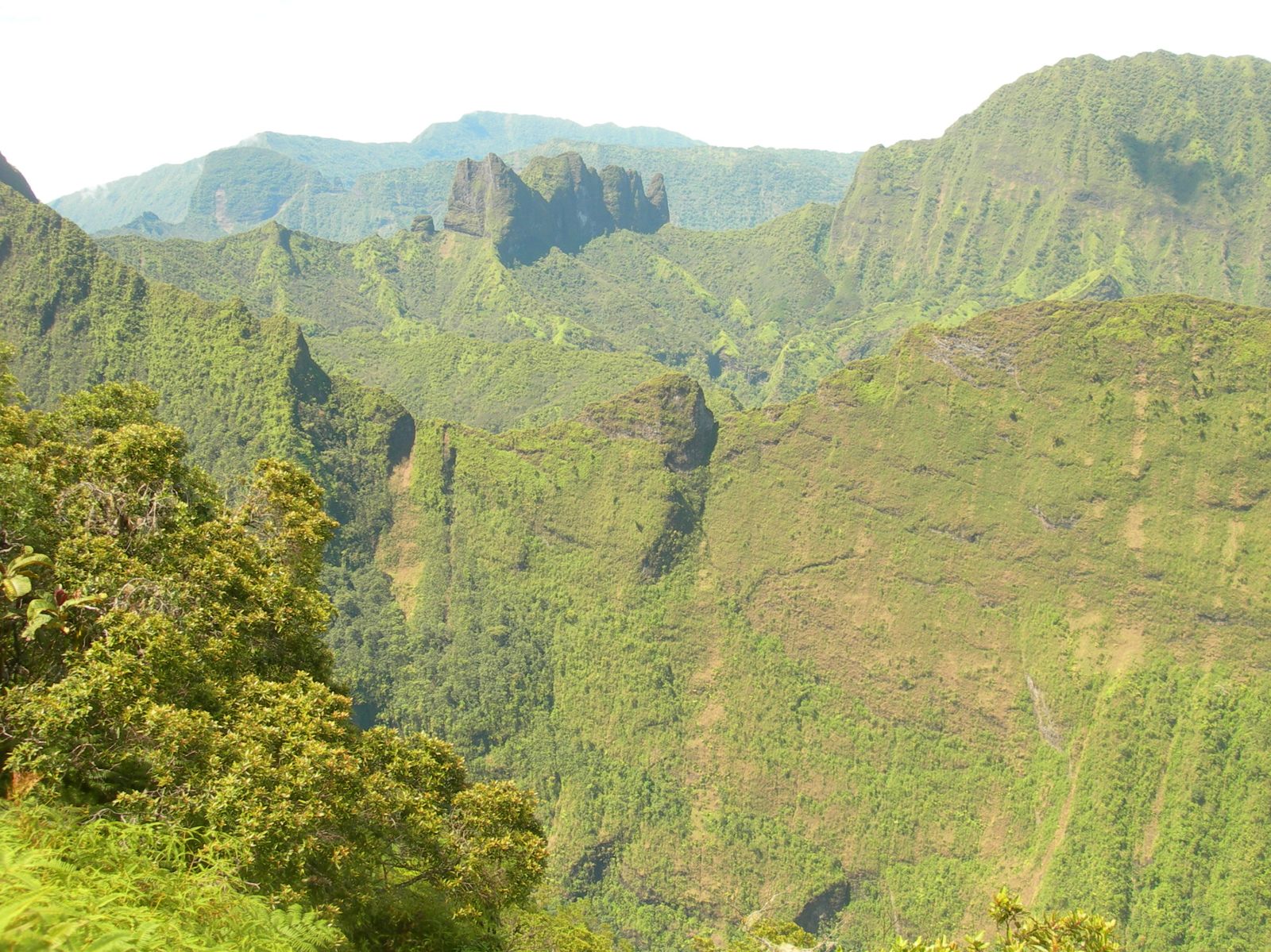 Tahiti-Fare-Mato-7-nov.-2009-vue-landsli