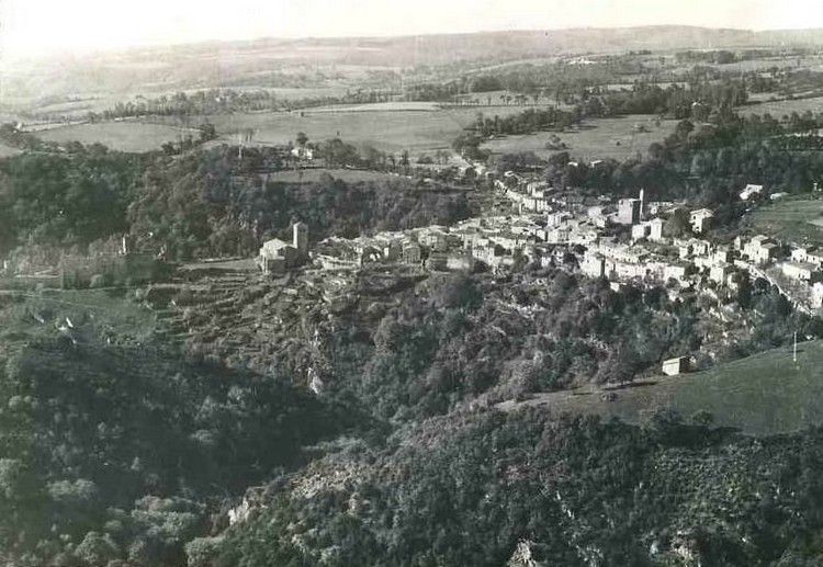 Saissac 16 vue aerienne en 1960
