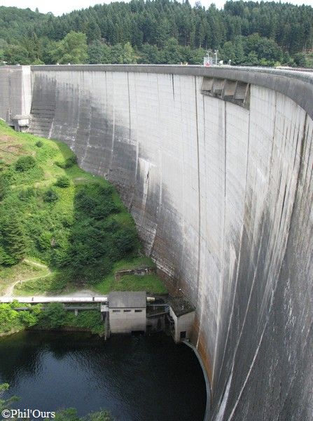 Saissac lac des Cammazes le barrage coté aval