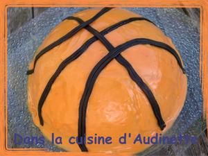 Gateau D Anniversaire En Ballon De Basket Dans La Cuisine D Audinette