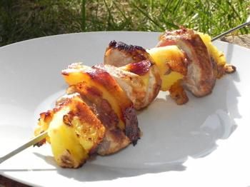 brochettes-porc-ananas-plancha-L-wCNQ9b.jpg