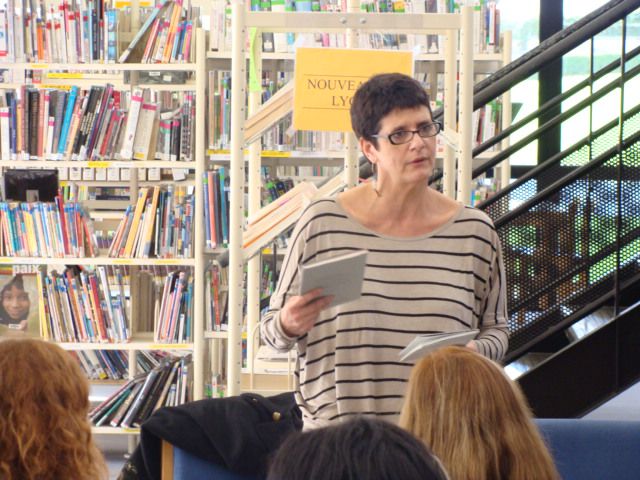 Le 5 décembre 2011, au CDI du lycée de l'Iroise, les lycéens d'i-voix ont rencontré Isabelle Damotte, auteur du recueil "On ne sait pas si ça existe les histoires vraies" (Cheyne Editeur)