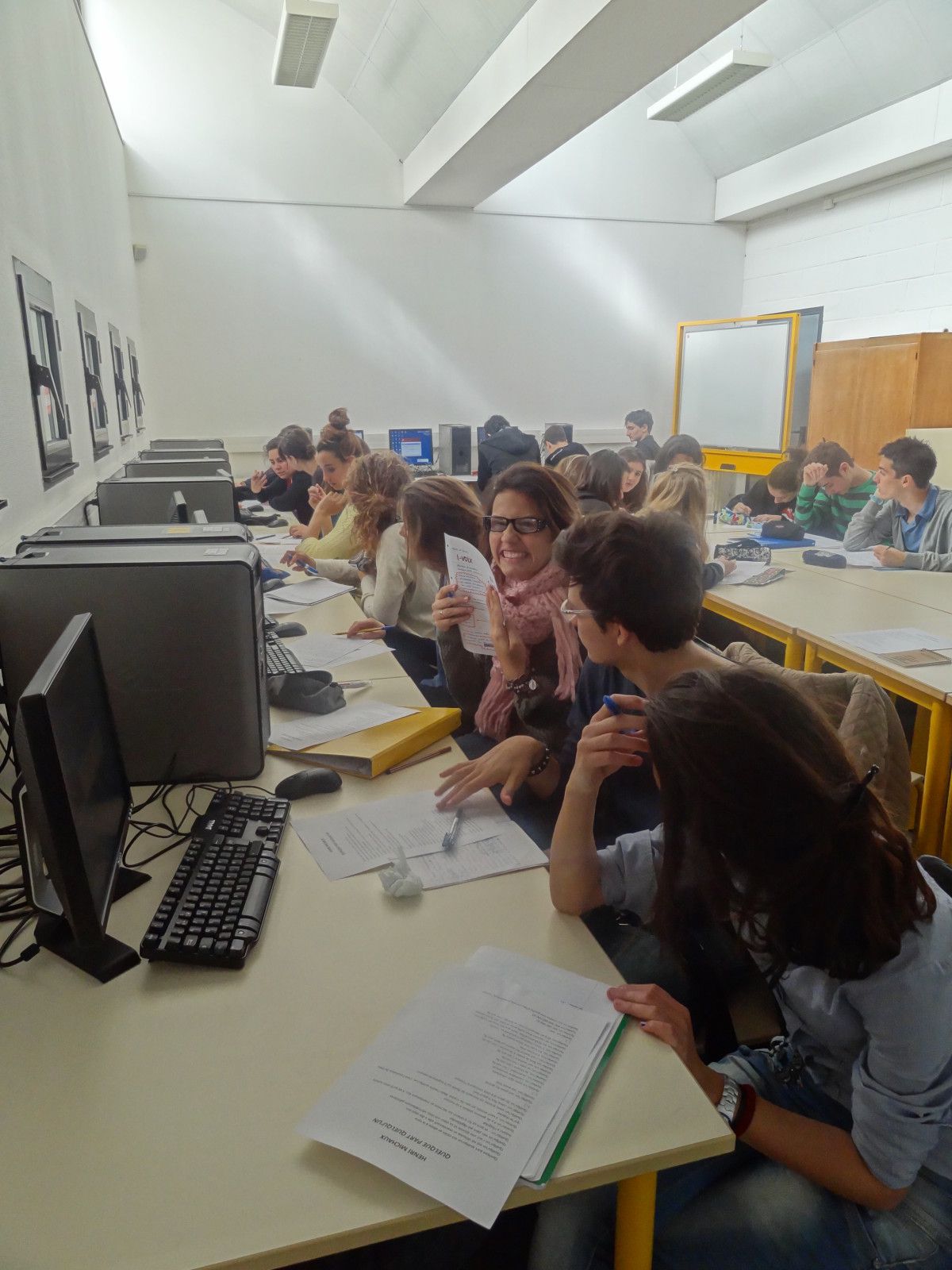 Du 23 au 28 avril 2012, 42 lycéens de Livorno ont séjourné au lycée de l'Iroise : tour de rade, cours, musée de la Fraise, exposés, balade poétique, atelier d'écriture ...
