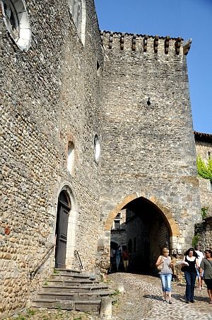 Perouges-1b.jpg