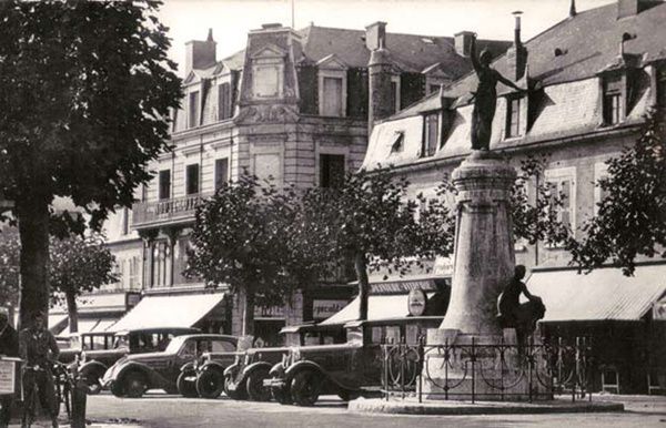 3-statue-Republique--CP-v.-1938-.jpg