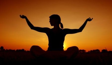 yoga couché de soleil