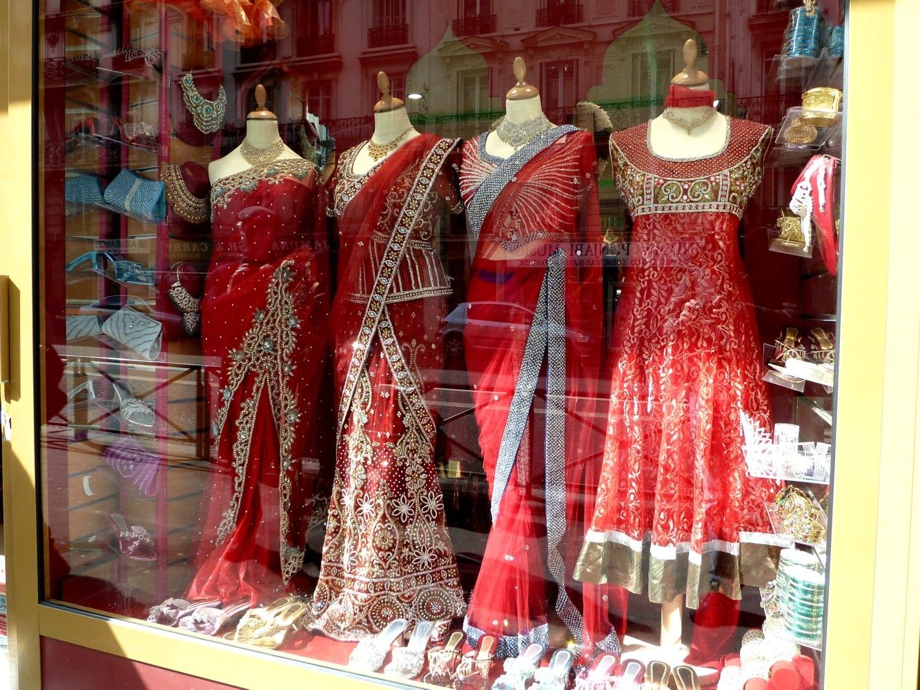 Sari-dress-shop-boutique-robes-sari-India-in-Paris-indien-F