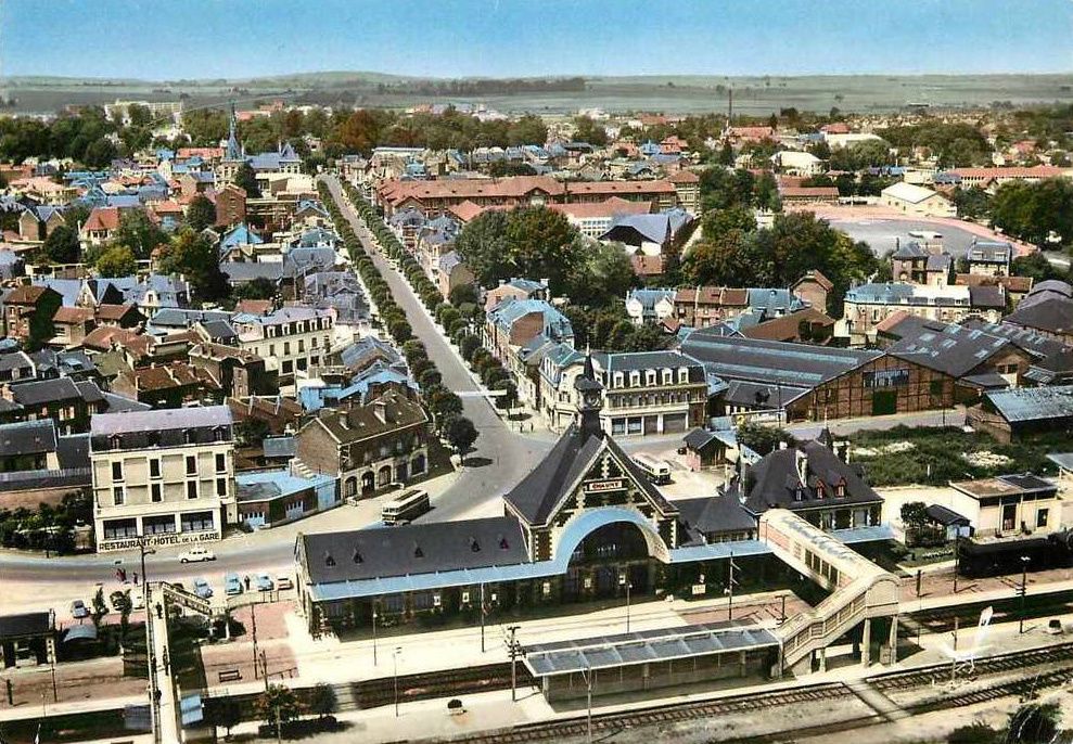 Album - la ville de Chauny (Aisne), l'hotel de ville, la gare