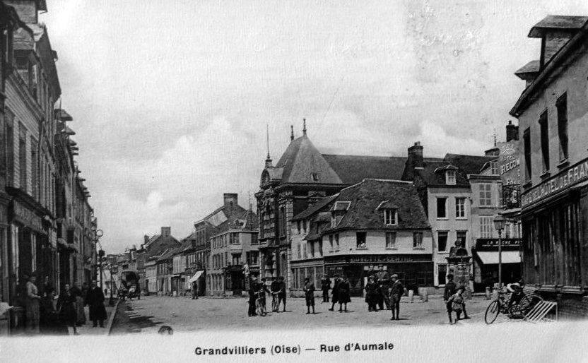 Album - la ville de Grandvilliers (Oise), les places et les rues
