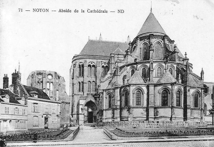 Album - la ville de Noyon (Oise), la porte Corbeau, l'Abside, la salle du trésor, l'ancienne Abbaye