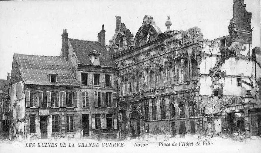 Album - la ville de Noyon (Oise), la guerre, la gare, la cathédrale, la fontaine, hôtel de ville