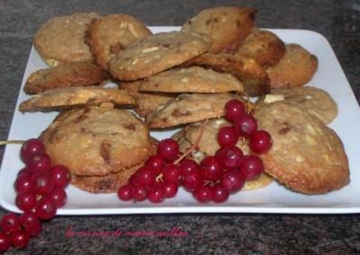 Blog de mariecaillou :LA CUISINE DE MAMIE CAILLOU, cookies aux noix de macadamia et chocolat blanc