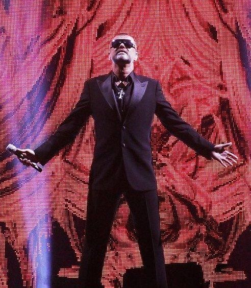 george-michael-performing-his-symphonica-tour-at_5916839.jpg