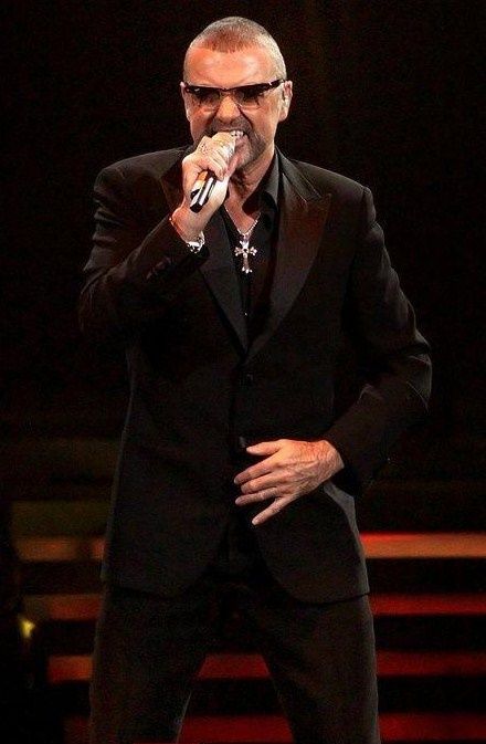 george-michael-performing-his-symphonica-tour-at_5916849.jpg