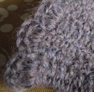 mitaine au crochet de petite pimprenelle..