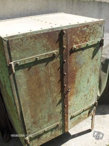 meuble riveté 2 portes 1930
