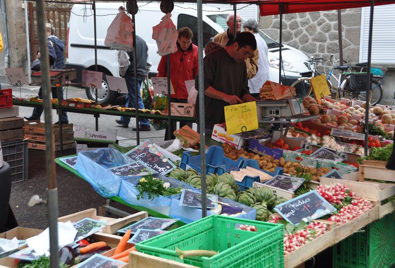 Des images des marchés du Val de Saire en toutes saisons, mais aussi de foires et marchés traditionnels..