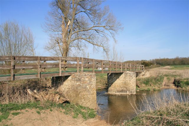 Passerelle et gué de Vernelle sur l'Yerres