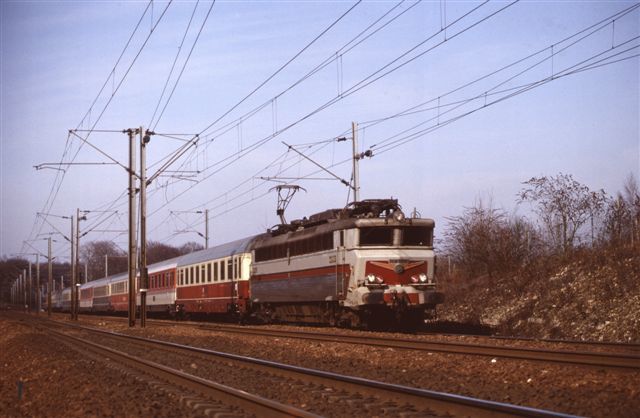 CC 40108 en tête du train Molière - Ost West Express